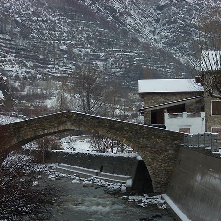 Apartamentos Los Tilos Benasque Ruang foto