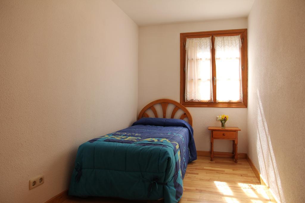 Apartamentos Los Tilos Benasque Ruang foto
