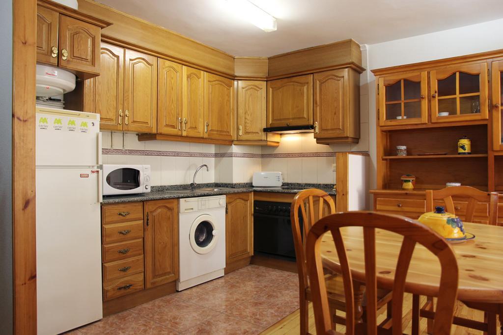 Apartamentos Los Tilos Benasque Ruang foto